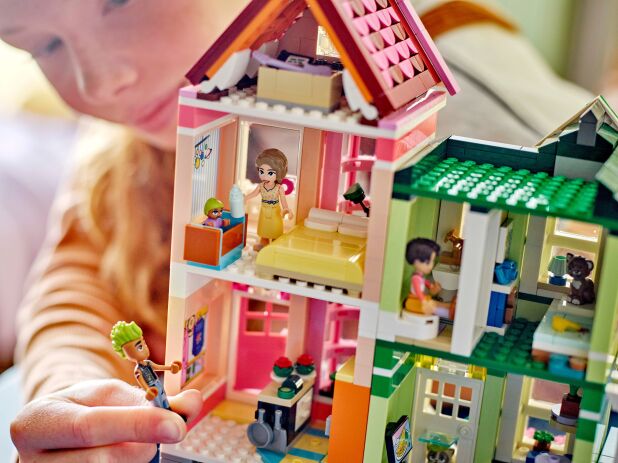 LEGO Friends Heartlake City Apartments & Stores (42670) (9)