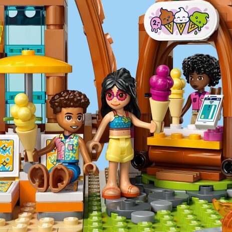 LEGO Friends Family Vacation Beach Resort (42673) (4)