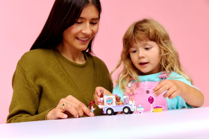 LEGO Friends Unicorn Cake Delivery Car (42675) (5)