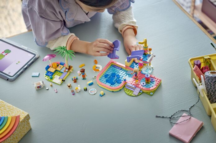 LEGO® Friends Fun Water Park Day (42676) (5)