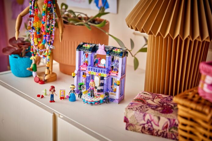 LEGO Friends Heartlake City Fashion Show (42685) (8)