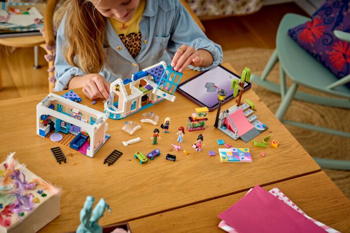 LEGO Friends Liann's Family House (42687) (5)