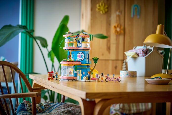 LEGO Friends Heartlake City Friends Club House (42689) (10)