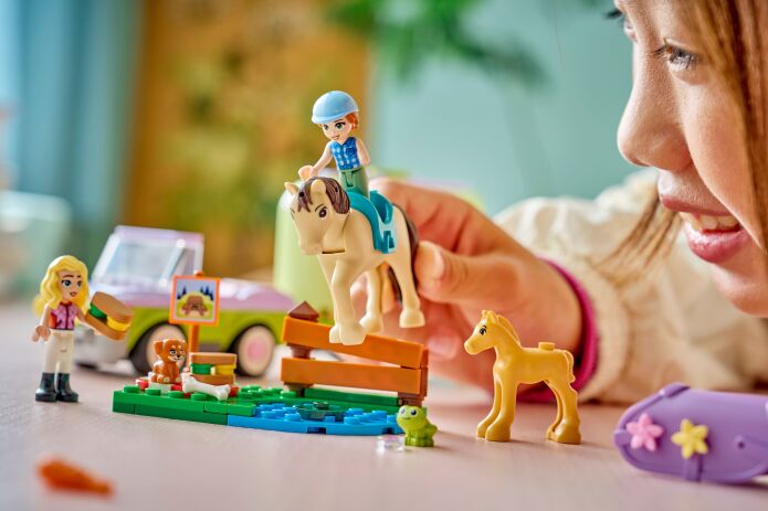 LEGO Friends Horse & Baby Foal Trailer (42695) (7)