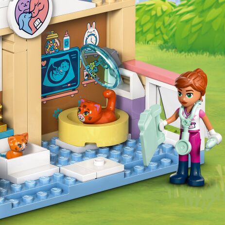 LEGO® Friends Animal Vet Clinic (42696) (2)