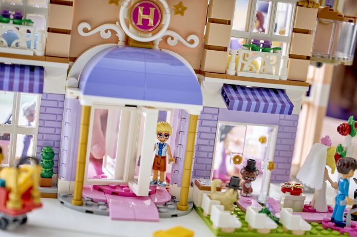 LEGO® Friends Heartlake City Grand Hotel (42704) (7)