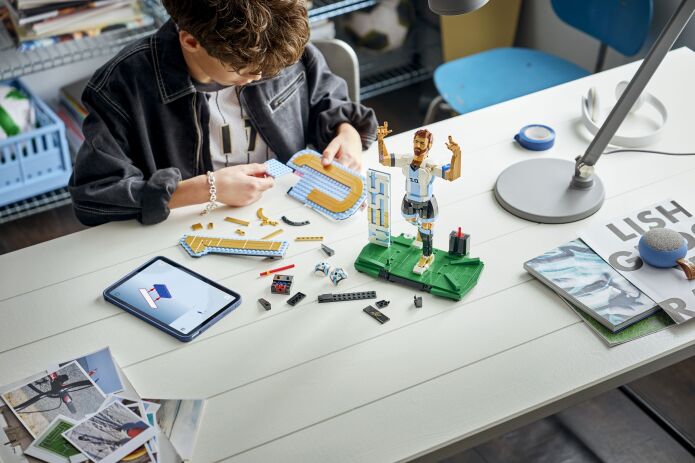 LEGO® Editions Lionel Messi-Football Legend (43015) (2)