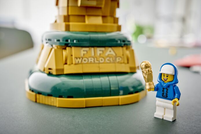 LEGO Editions Sets FIFA World Cup Official Trophy (43020) (7)