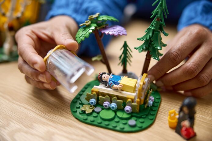 LEGO Disney Princess Snow White And The Seven Dwarfs' Cottage (43242) (8)