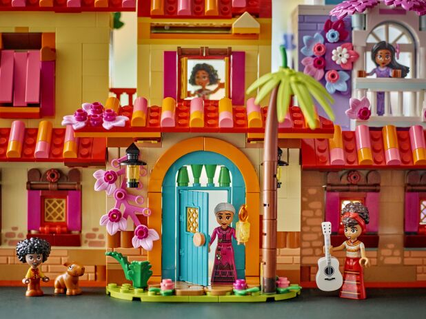 LEGO Disney The magical Madrigal House (43245) (10)
