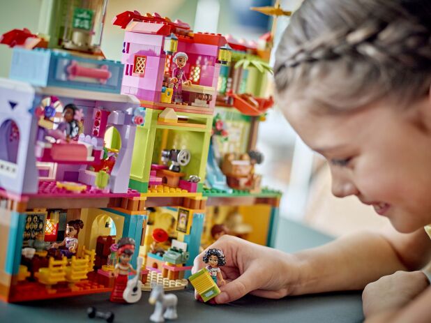 LEGO Disney The magical Madrigal House (43245) (6)