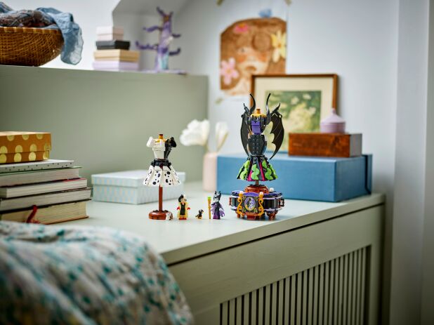 LEGO Disney Maleficent's & Cruella De Vil's Dresses (43262) (8)