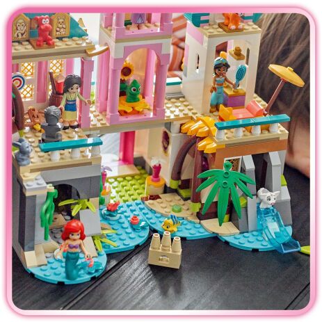 LEGO Disney Princess Castle & Royal Pets (43267) (4)