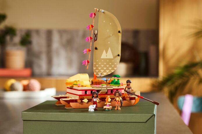 LEGO Disney Princess Moana's Adventure Canoe (43270) (8)