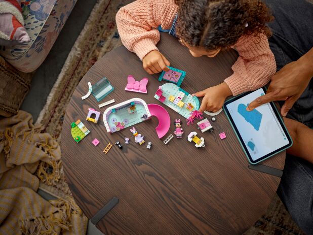 LEGO Disney Minnie's Pet Hotel (43274) (5)