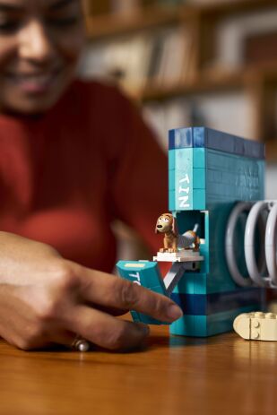 LEGO® Disney Toy Story Slinky Dog Bookends (43301) (10)