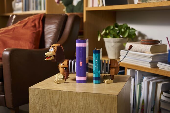 LEGO® Disney Toy Story Slinky Dog Bookends (43301) (15)