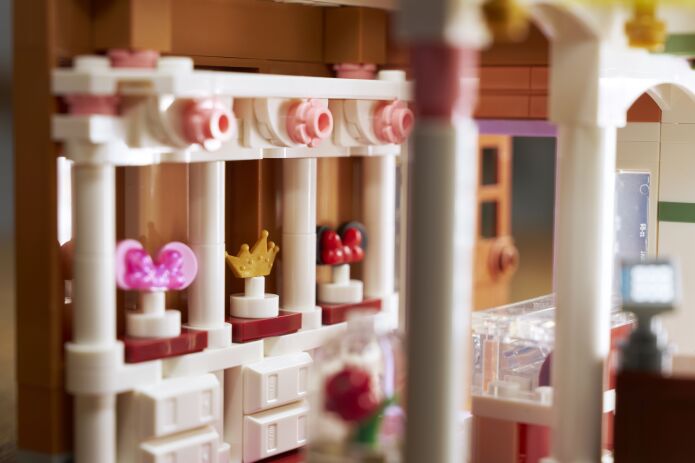 LEGO® Disney Main Street U.S.A. (43302) (11)