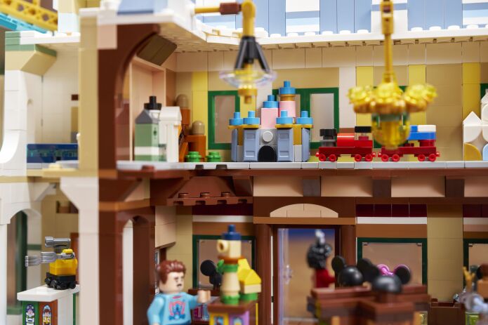 LEGO® Disney Main Street U.S.A. (43302) (13)