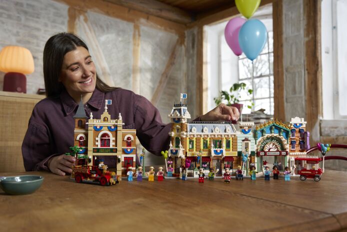 LEGO® Disney Main Street U.S.A. (43302) (16)