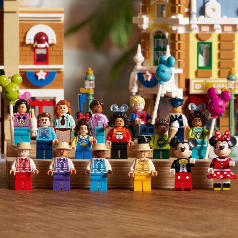 LEGO® Disney Main Street U.S.A. (43302) (2)