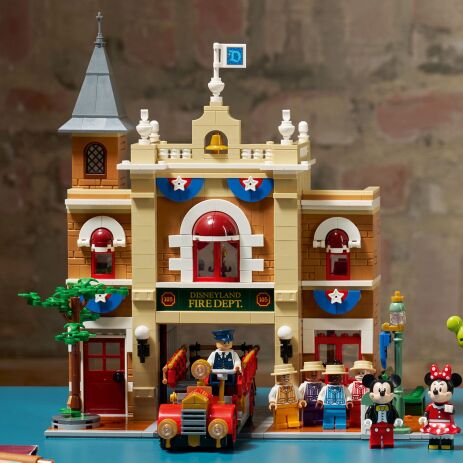LEGO® Disney Main Street U.S.A. (43302) (4)