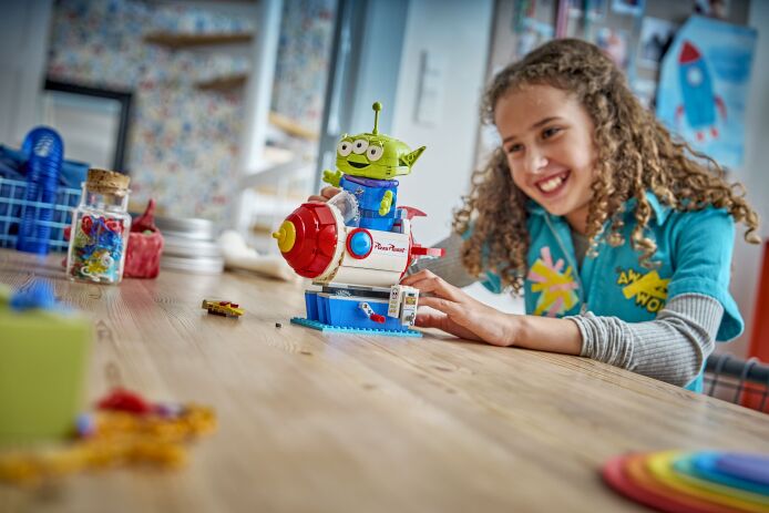 LEGO® Disney Toy Story Alien With Pizza Planet Rocket Ride (43307) (5)