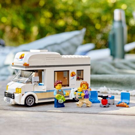 LEGO City Holiday Camper Van (60283) (5)