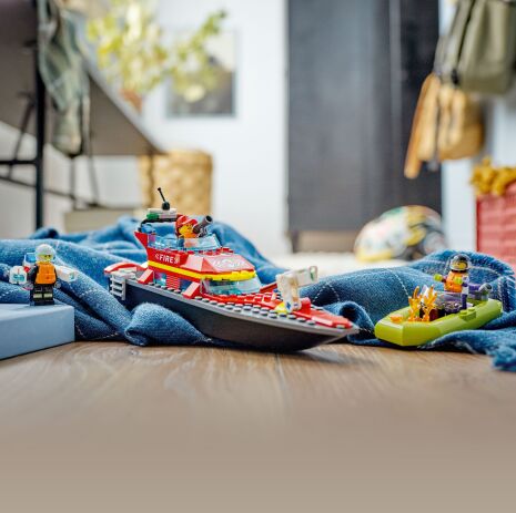 LEGO City Fire Rescue Boat (60373) (7)