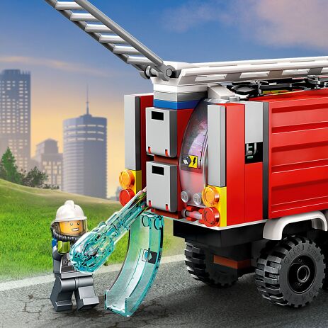 LEGO City Fire Command Truck (60374) (3)