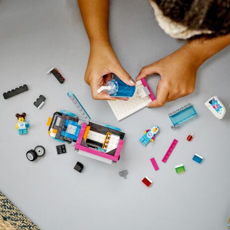 LEGO City Penguin Slushy Van (60384) (5)