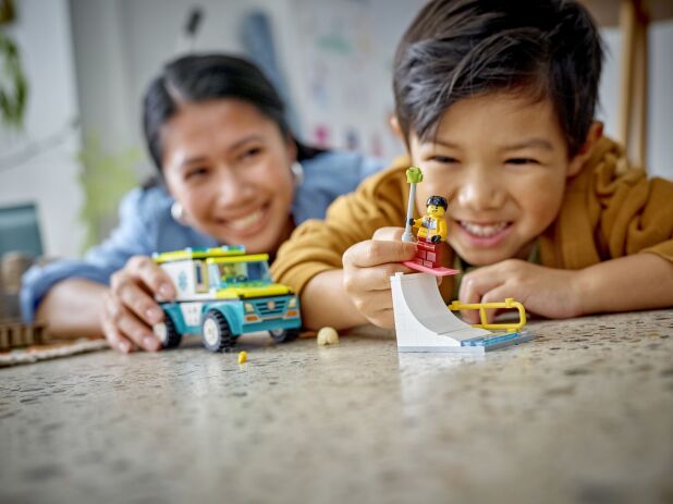 LEGO City Emergency Ambulance & Snowboarder (60403) (6)