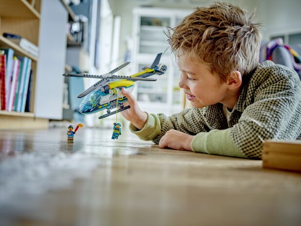 LEGO City Emergency Rescue Helicopter (60405) (6)
