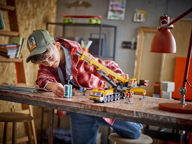 LEGO City Yellow Mobile Construction Crane (60409) (10)