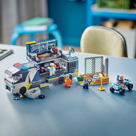 LEGO City Police Mobile Crime Lab Truck (60418) (10)