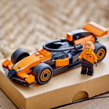 LEGO City F1 Driver With McLaren Race Car (60442) (2)