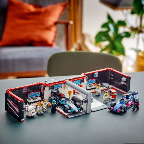 LEGO City F1 Garage & Mercedes-AMG & Alpine Cars (60444) (11)
