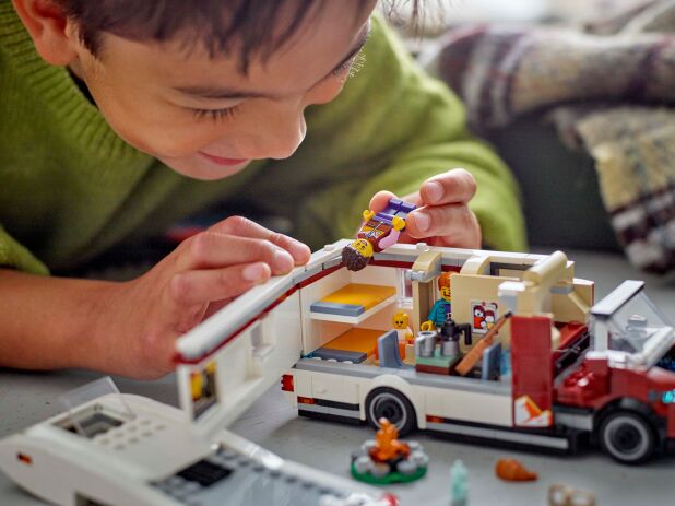 LEGO City Holiday Adventure Camper Van (60454) (8)