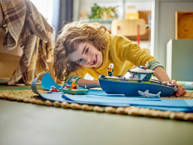 LEGO City Police Boat Chase (60456) (5)