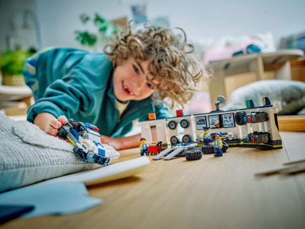 LEGO City Custom Police Car Garage (60457) (7)