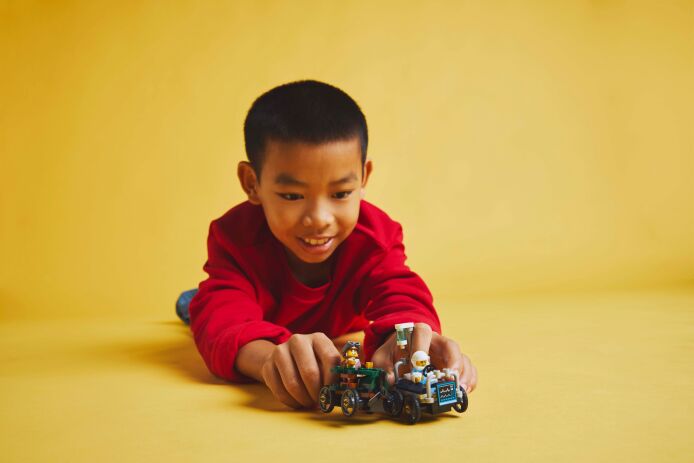 LEGO City Airplane vs. Hospital Bed Race Car Pack (60459) (6)