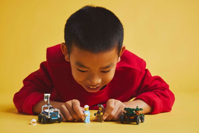 LEGO City Airplane vs. Hospital Bed Race Car Pack (60459) (7)