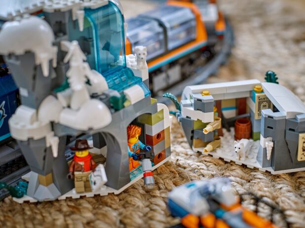 LEGO City Explorers' Arctic Polar Express Train (60470) (13)