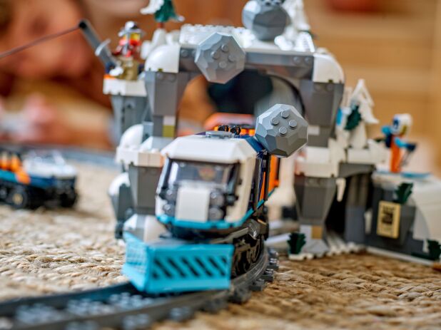 LEGO City Explorers' Arctic Polar Express Train (60470) (8)