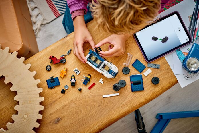 LEGO City Police Prisoner Transport Van (60479) (4)