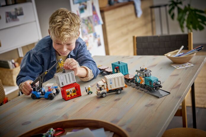 LEGO® City Harbor Freight Train With Crane & Truck (60509) (8)