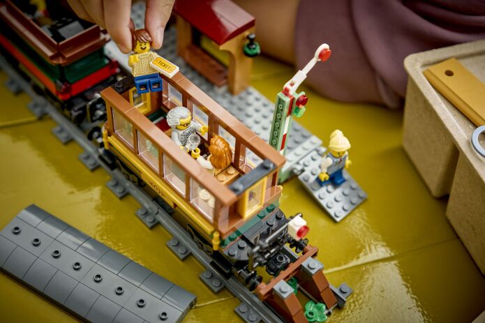 LEGO® City Vintage Steam Train (60511) (10)