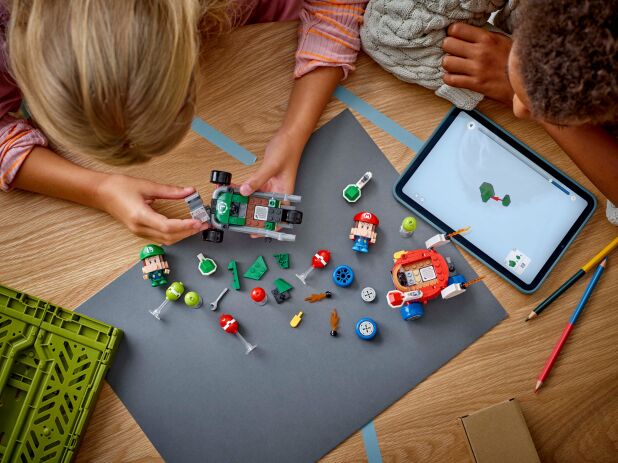 LEGO Super Mario Kart-Baby Mario vs. Baby Luigi (72034) (4)