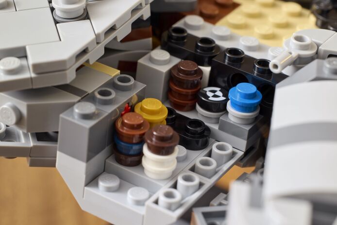 LEGO Star Wars Millennium Falcon (75375) (4)