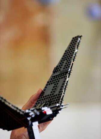 LEGO Star Wars Kaylo Ren's Command Shuttle (75406) (5)